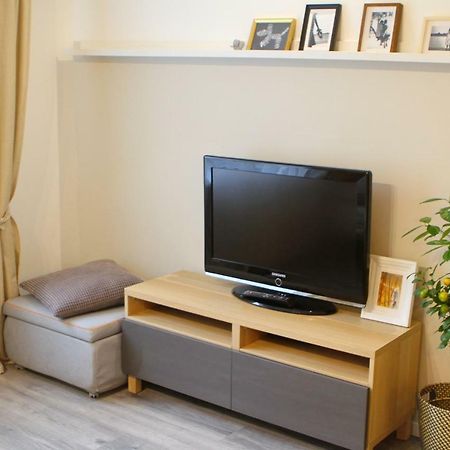 New! Cozy Apartment With Free Guarded Parking Riga Exterior photo