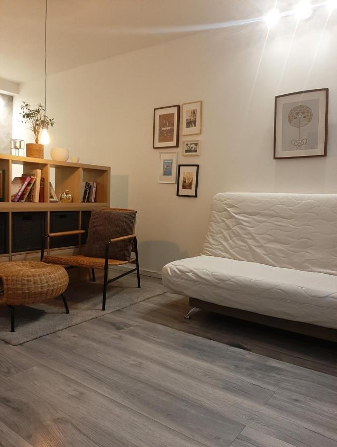 New! Cozy Apartment With Free Guarded Parking Riga Exterior photo